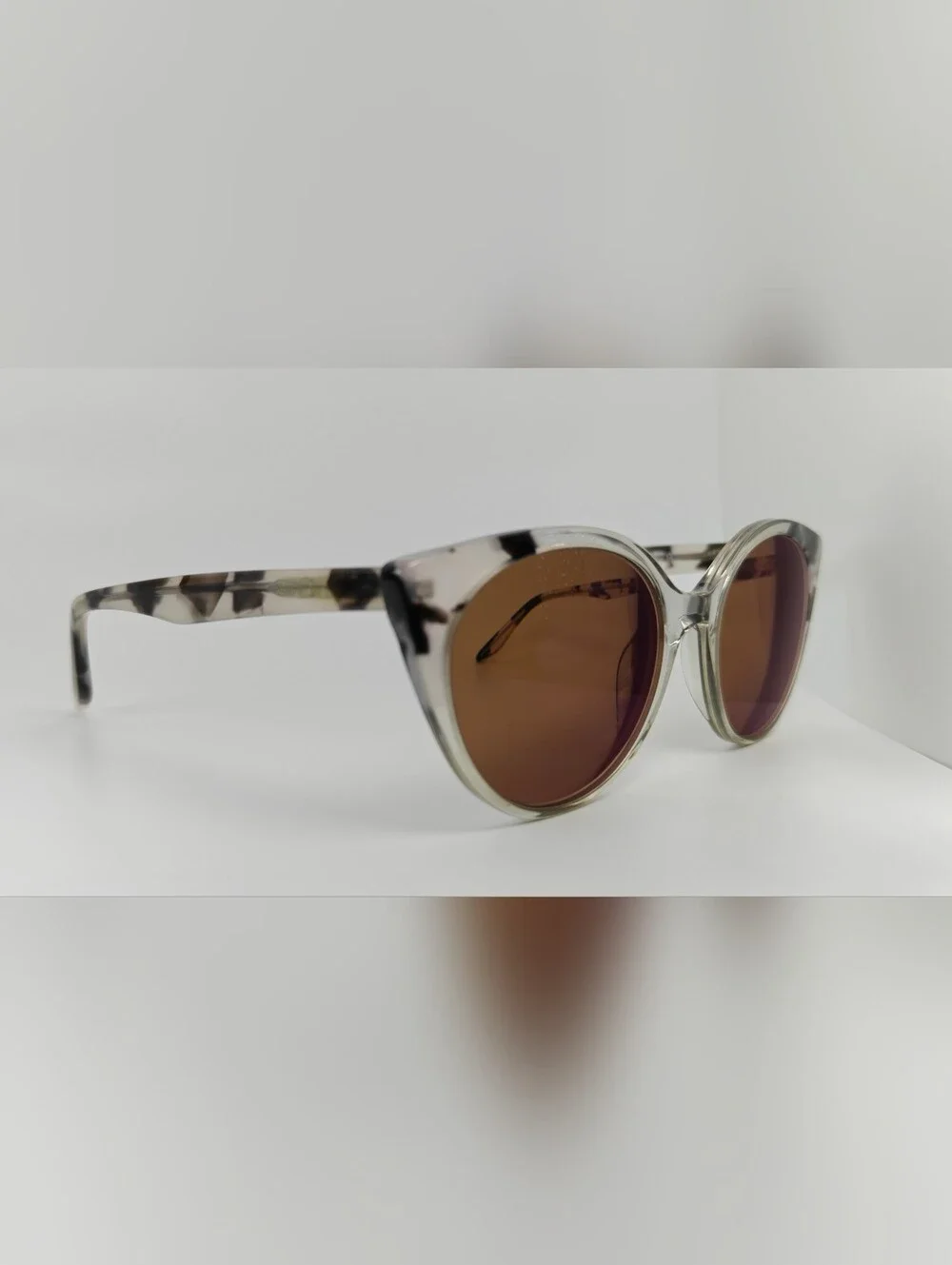 Leilani Frosted Black Tortoiseshell Uplift Effect. Acetate.